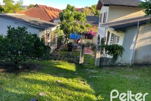 Casa à venda com 120m², 1 dormitório, 2 vagas, no bairro Vila Assunção em Porto Alegre