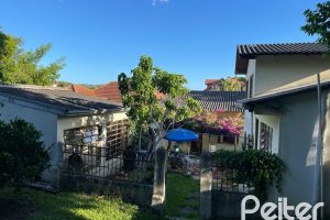 Casa à venda com 120m², 1 dormitório, 2 vagas, no bairro Vila Assunção em Porto Alegre