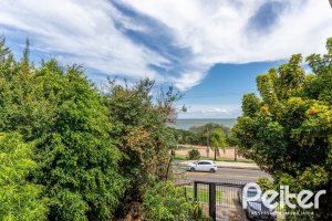 Casa à venda com 349m², 5 dormitórios, 1 suíte, 4 vagas, no bairro Vila Assunção em Porto Alegre