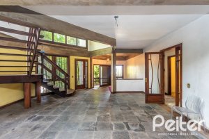 Casa à venda com 349m², 5 dormitórios, 1 suíte, 4 vagas, no bairro Vila Assunção em Porto Alegre