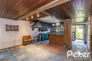 Casa à venda com 349m², 5 dormitórios, 1 suíte, 4 vagas, no bairro Vila Assunção em Porto Alegre