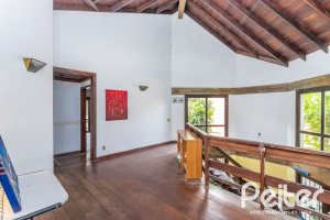 Casa à venda com 349m², 5 dormitórios, 1 suíte, 4 vagas, no bairro Vila Assunção em Porto Alegre