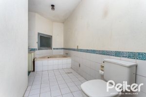 Casa à venda com 349m², 5 dormitórios, 1 suíte, 4 vagas, no bairro Vila Assunção em Porto Alegre