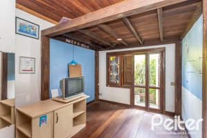 Casa à venda com 349m², 5 dormitórios, 1 suíte, 4 vagas, no bairro Vila Assunção em Porto Alegre