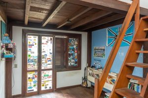 Casa à venda com 349m², 5 dormitórios, 1 suíte, 4 vagas, no bairro Vila Assunção em Porto Alegre