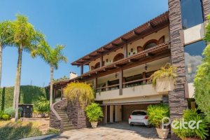 Casa à venda com 430m², 3 dormitórios, 2 suítes, 4 vagas, no bairro Vila Assunção em Porto Alegre