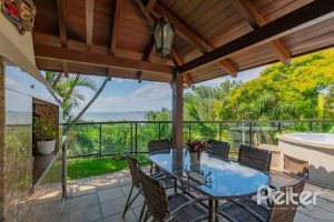 Casa à venda com 430m², 3 dormitórios, 2 suítes, 4 vagas, no bairro Vila Assunção em Porto Alegre