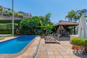 Casa à venda com 430m², 3 dormitórios, 2 suítes, 4 vagas, no bairro Vila Assunção em Porto Alegre