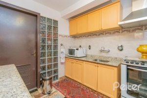 Casa à venda com 430m², 3 dormitórios, 2 suítes, 4 vagas, no bairro Vila Assunção em Porto Alegre