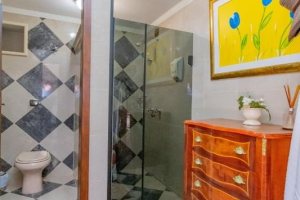 Casa à venda com 430m², 3 dormitórios, 2 suítes, 4 vagas, no bairro Vila Assunção em Porto Alegre