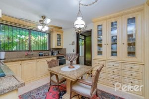 Casa à venda com 430m², 3 dormitórios, 2 suítes, 4 vagas, no bairro Vila Assunção em Porto Alegre