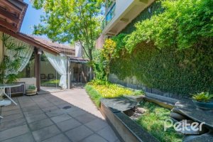 Casa à venda com 430m², 3 dormitórios, 2 suítes, 4 vagas, no bairro Vila Assunção em Porto Alegre