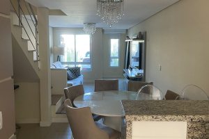 Casa em Condomínio à venda com 132m², 2 dormitórios, 1 suíte, 1 vaga, no bairro Hípica em Porto Alegre