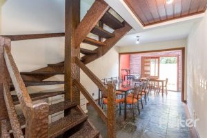 Casa à venda com 171m², 3 dormitórios, 1 suíte, 2 vagas, no bairro Ipanema em Porto Alegre