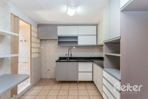 Casa à venda com 171m², 3 dormitórios, 1 suíte, 2 vagas, no bairro Ipanema em Porto Alegre