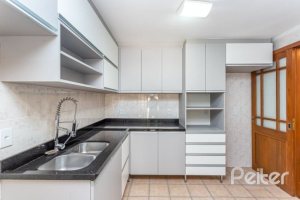 Casa à venda com 171m², 3 dormitórios, 1 suíte, 2 vagas, no bairro Ipanema em Porto Alegre