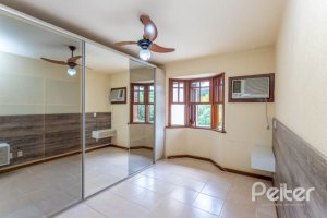 Casa à venda com 171m², 3 dormitórios, 1 suíte, 2 vagas, no bairro Ipanema em Porto Alegre