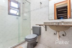 Casa à venda com 171m², 3 dormitórios, 1 suíte, 2 vagas, no bairro Ipanema em Porto Alegre