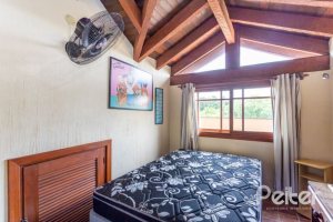 Casa à venda com 171m², 3 dormitórios, 1 suíte, 2 vagas, no bairro Ipanema em Porto Alegre