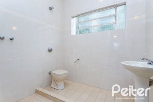 Casa à venda com 225m², 4 dormitórios, 2 suítes, 4 vagas, no bairro Tristeza em Porto Alegre