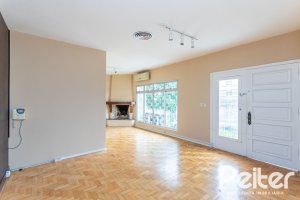 Casa à venda com 225m², 4 dormitórios, 2 suítes, 4 vagas, no bairro Tristeza em Porto Alegre