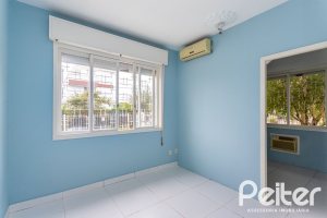 Casa à venda com 225m², 4 dormitórios, 2 suítes, 4 vagas, no bairro Tristeza em Porto Alegre