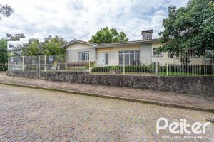 Casa à venda com 225m², 4 dormitórios, 2 suítes, 4 vagas, no bairro Tristeza em Porto Alegre