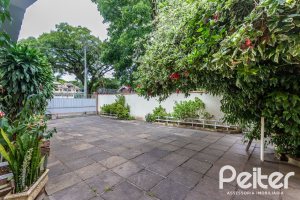 Casa à venda com 225m², 4 dormitórios, 2 suítes, 4 vagas, no bairro Tristeza em Porto Alegre