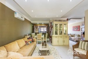 Casa em Condomínio à venda com 255m², 3 dormitórios, 1 suíte, 4 vagas, no bairro Jardim Isabel em Porto Alegre