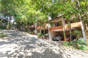 Casa em Condomínio à venda com 255m², 3 dormitórios, 1 suíte, 4 vagas, no bairro Jardim Isabel em Porto Alegre