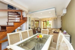 Casa em Condomínio à venda com 255m², 3 dormitórios, 1 suíte, 4 vagas, no bairro Jardim Isabel em Porto Alegre