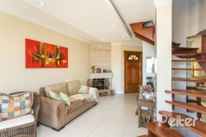 Casa em Condomínio à venda com 255m², 3 dormitórios, 1 suíte, 4 vagas, no bairro Jardim Isabel em Porto Alegre