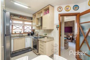 Casa em Condomínio à venda com 255m², 3 dormitórios, 1 suíte, 4 vagas, no bairro Jardim Isabel em Porto Alegre