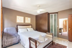 Casa em Condomínio à venda com 255m², 3 dormitórios, 1 suíte, 4 vagas, no bairro Jardim Isabel em Porto Alegre