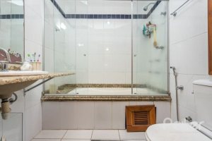 Casa em Condomínio à venda com 255m², 3 dormitórios, 1 suíte, 4 vagas, no bairro Jardim Isabel em Porto Alegre