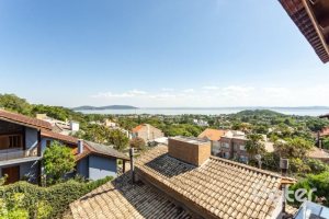 Casa em Condomínio à venda com 255m², 3 dormitórios, 1 suíte, 4 vagas, no bairro Jardim Isabel em Porto Alegre