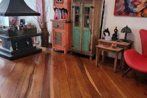 Casa à venda com 176m², 3 dormitórios, 1 suíte, 4 vagas, no bairro Jardim Isabel em Porto Alegre