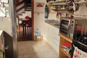 Casa à venda com 176m², 3 dormitórios, 1 suíte, 4 vagas, no bairro Jardim Isabel em Porto Alegre