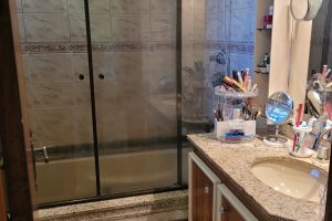 Casa à venda com 176m², 3 dormitórios, 1 suíte, 4 vagas, no bairro Jardim Isabel em Porto Alegre