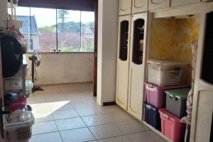 Casa à venda com 176m², 3 dormitórios, 1 suíte, 4 vagas, no bairro Jardim Isabel em Porto Alegre