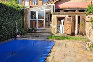 Casa à venda com 176m², 3 dormitórios, 1 suíte, 4 vagas, no bairro Jardim Isabel em Porto Alegre