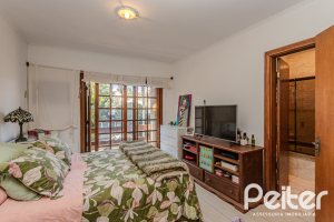 Casa à venda com 176m², 3 dormitórios, 1 suíte, 4 vagas, no bairro Jardim Isabel em Porto Alegre