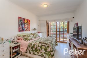 Casa à venda com 176m², 3 dormitórios, 1 suíte, 4 vagas, no bairro Jardim Isabel em Porto Alegre