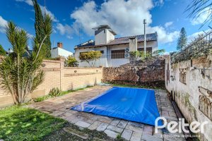 Casa à venda com 176m², 3 dormitórios, 1 suíte, 4 vagas, no bairro Jardim Isabel em Porto Alegre