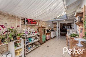 Casa à venda com 176m², 3 dormitórios, 1 suíte, 4 vagas, no bairro Jardim Isabel em Porto Alegre