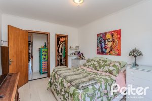 Casa à venda com 176m², 3 dormitórios, 1 suíte, 4 vagas, no bairro Jardim Isabel em Porto Alegre