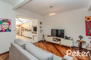 Casa à venda com 176m², 3 dormitórios, 1 suíte, 4 vagas, no bairro Jardim Isabel em Porto Alegre