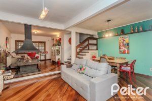 Casa à venda com 176m², 3 dormitórios, 1 suíte, 4 vagas, no bairro Jardim Isabel em Porto Alegre
