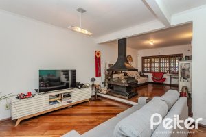 Casa à venda com 176m², 3 dormitórios, 1 suíte, 4 vagas, no bairro Jardim Isabel em Porto Alegre