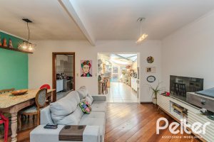 Casa à venda com 176m², 3 dormitórios, 1 suíte, 4 vagas, no bairro Jardim Isabel em Porto Alegre